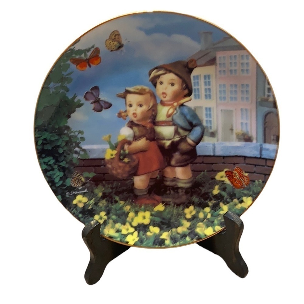 Hummel Danbury Mint Little Companions Plate “Surprise” Collection